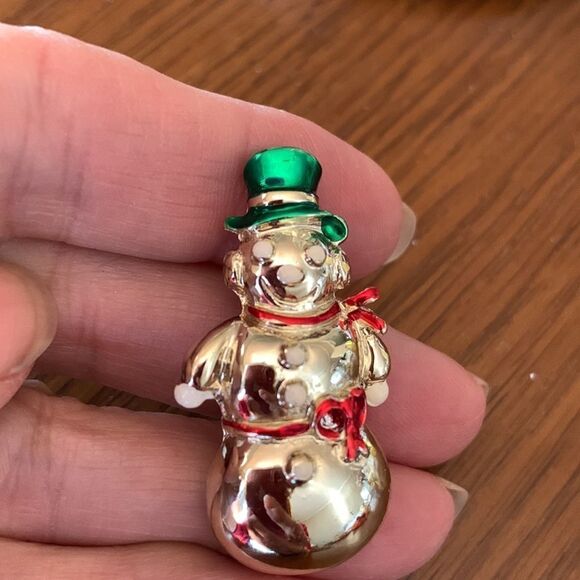 Small gold tone Christmas snowman brooch pin - Picture 2 of 4